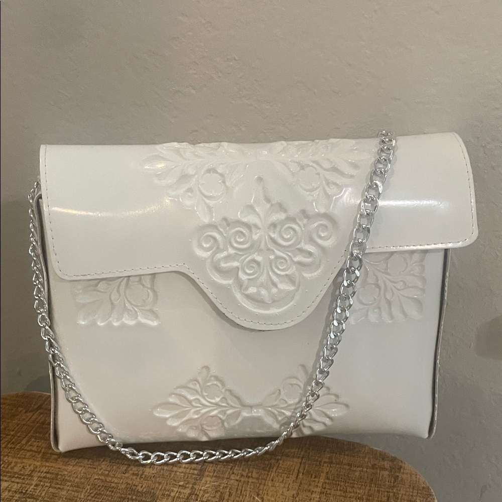 Brand Medusa Elegant White Vintage Embossed Studded Chain Bag